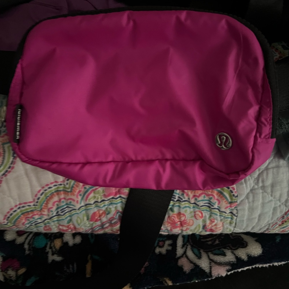Like new belt bag
